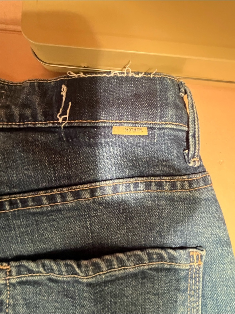 MOTHER JEANS ( THE SWISHER SNEAK) size womenโs 27 ๐๐ - Picture 7 of 7